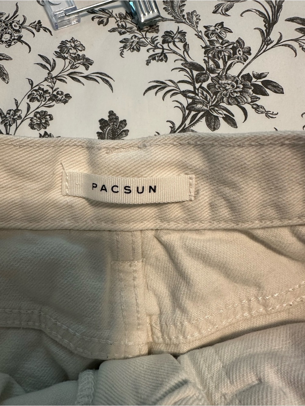PacSun High Rise Carpenter Jeans Size 25 White Floral Butterfly Cargo Y2K Barbie - Picture 3 of 8
